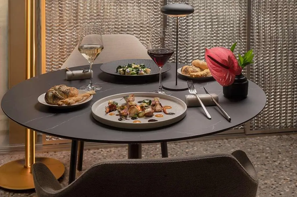 Nh Collection City Life Milan 4*,